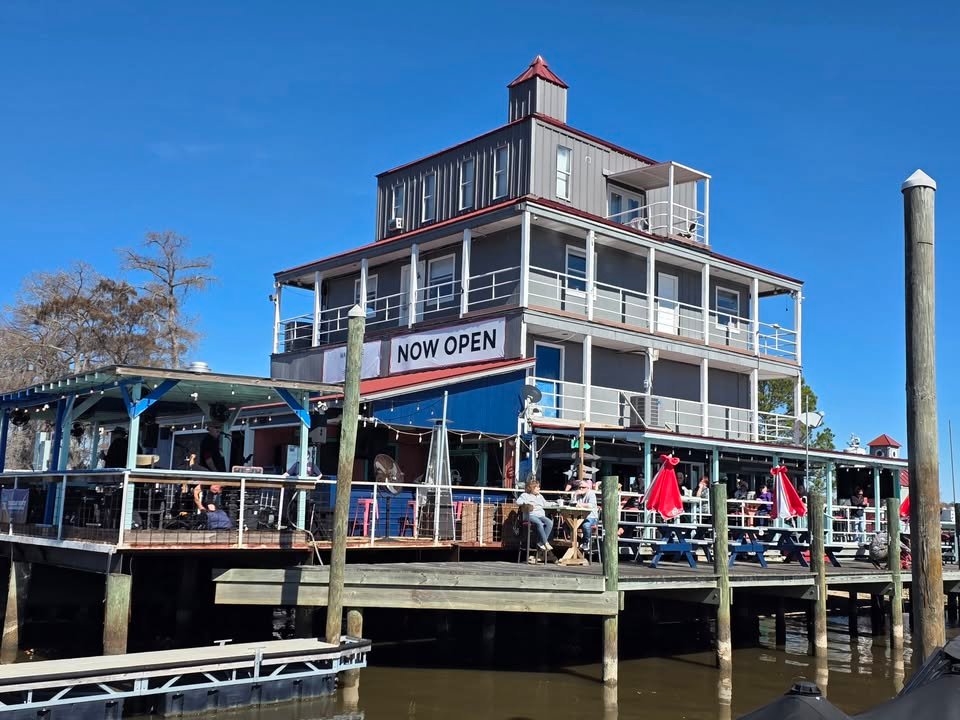 The Wakehouse Waterfront Bar & Grill